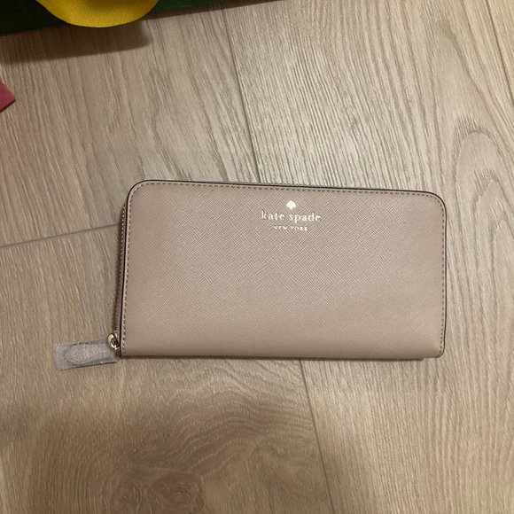 Nude Kate Spade Wallet - Picture 2 of 4